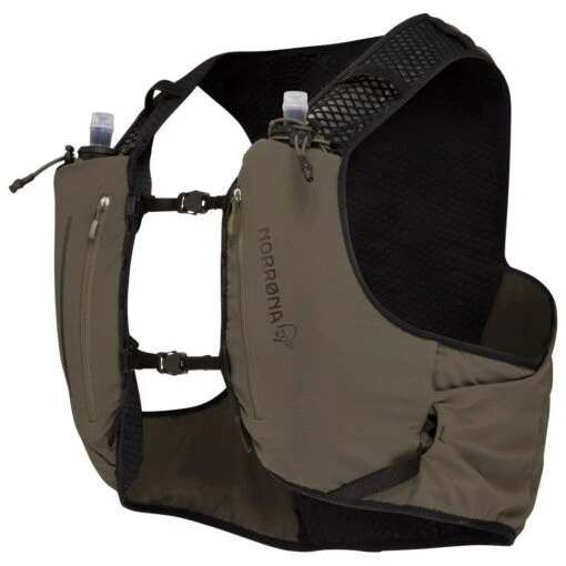 Gilet Trail Norrona Senja Econyl70 7L Pack Olive Night -Rossignol Soldes 2024 406282f9a7935eacd20a3fd2720c0f969d76444a E23NORRACC3374481 0